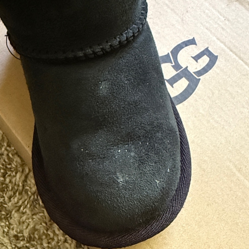 Rarely Worn Kid’s UGG Boots 🤍 - Picture 9 of 9